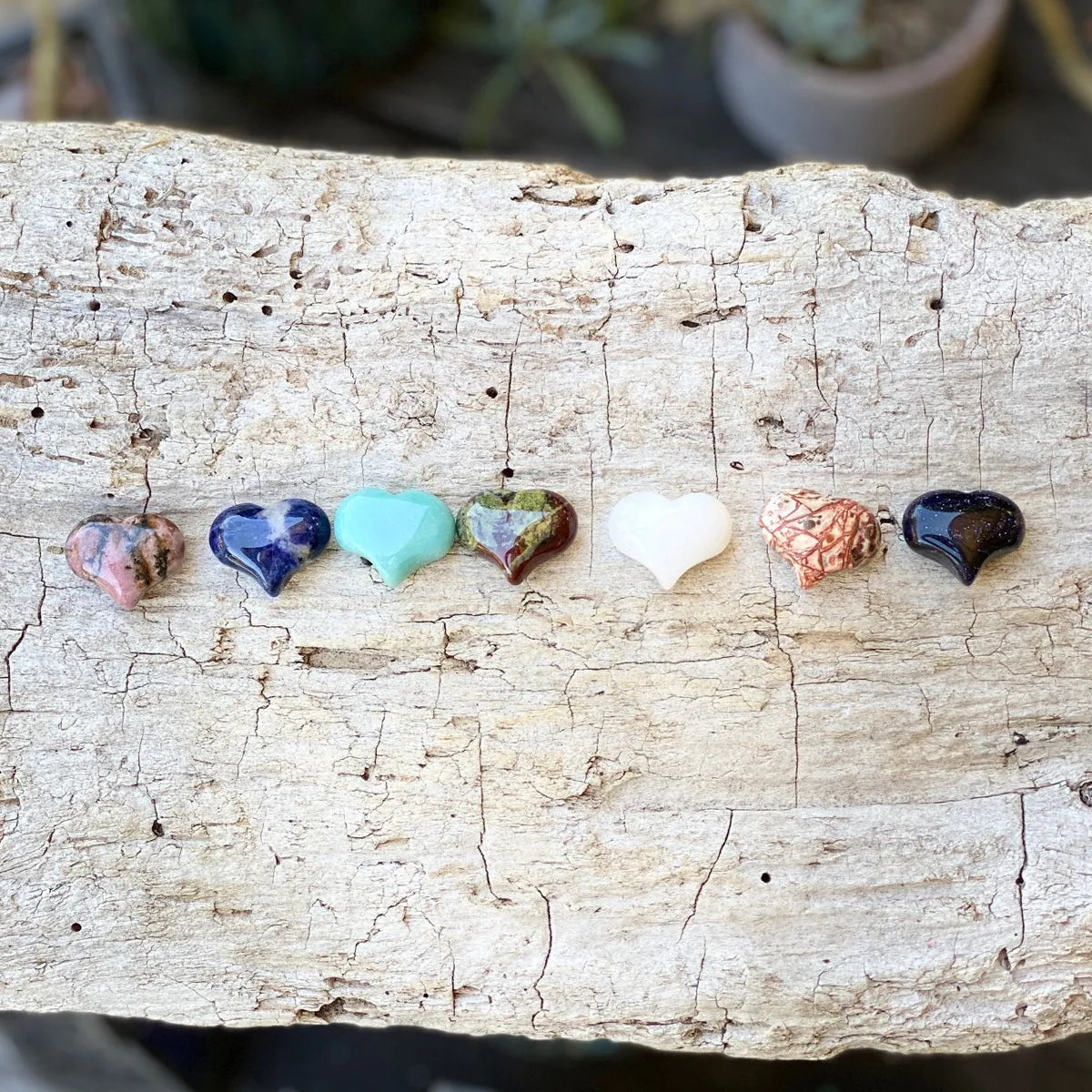 Blue Gold Sandstone Heart Shaped Healing Gemstone for Ambition